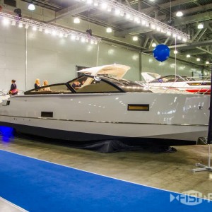 Красивый катер Cruiser Velvette 33 INTELLIGENT (Крузер Велвет 33 Интеллиджент) (2)