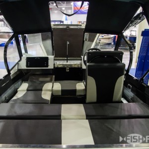 Моторная лодка Салют NewLine 490 (Ньюлайт 490) (1)