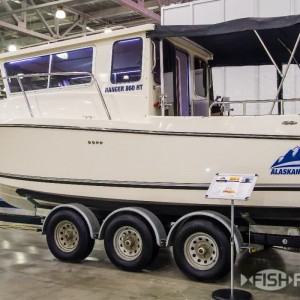 Надежный катер Ranger 860 HT (Рейнджер 860 ЭйчТи)
