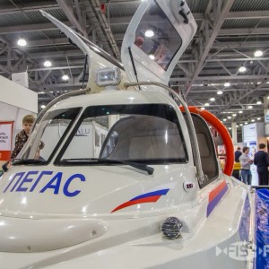 Надежный катер амфибия на воздушной подушке Пегас