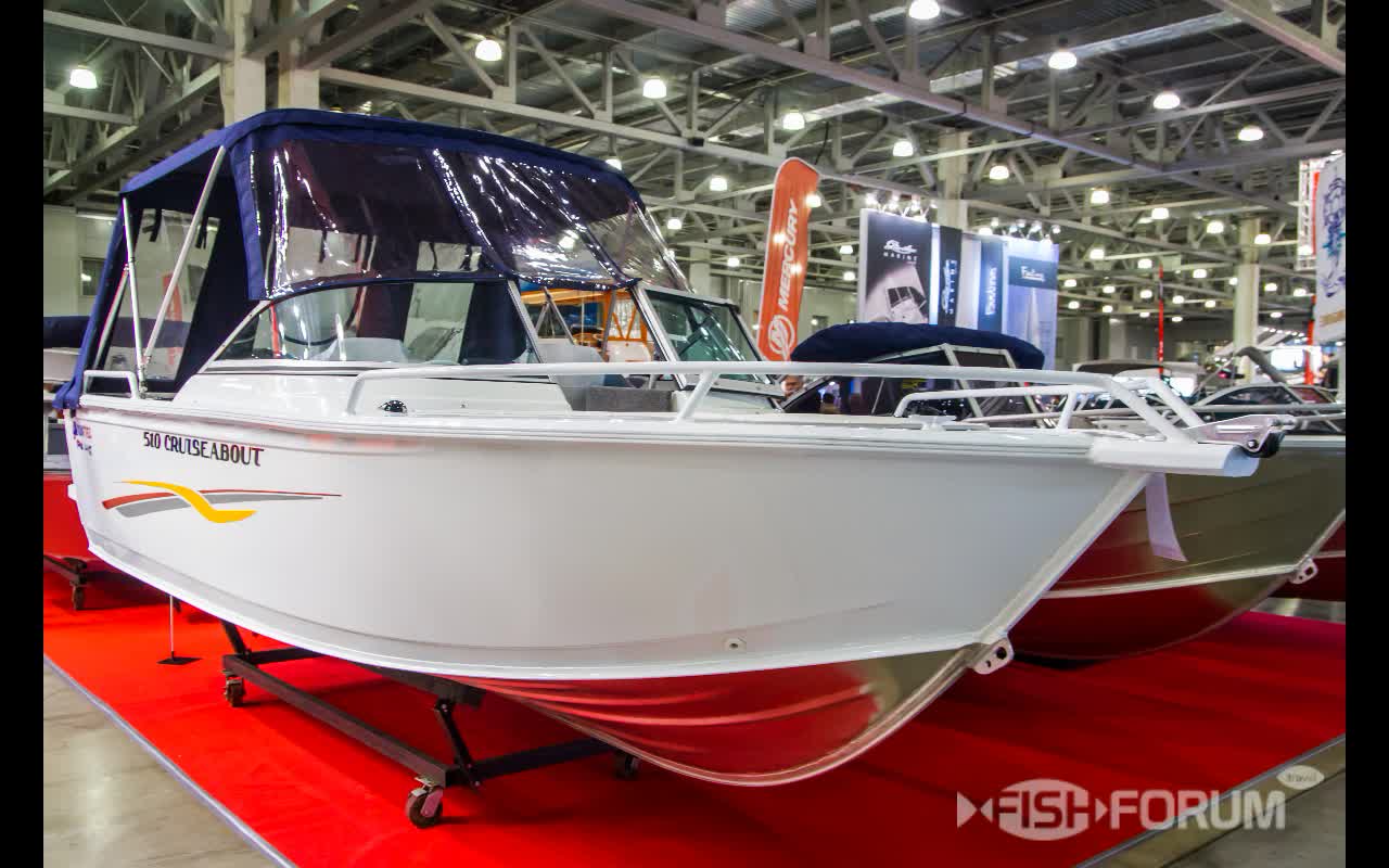 Красивый катер 510 Cruiseabout (Круизбоут)