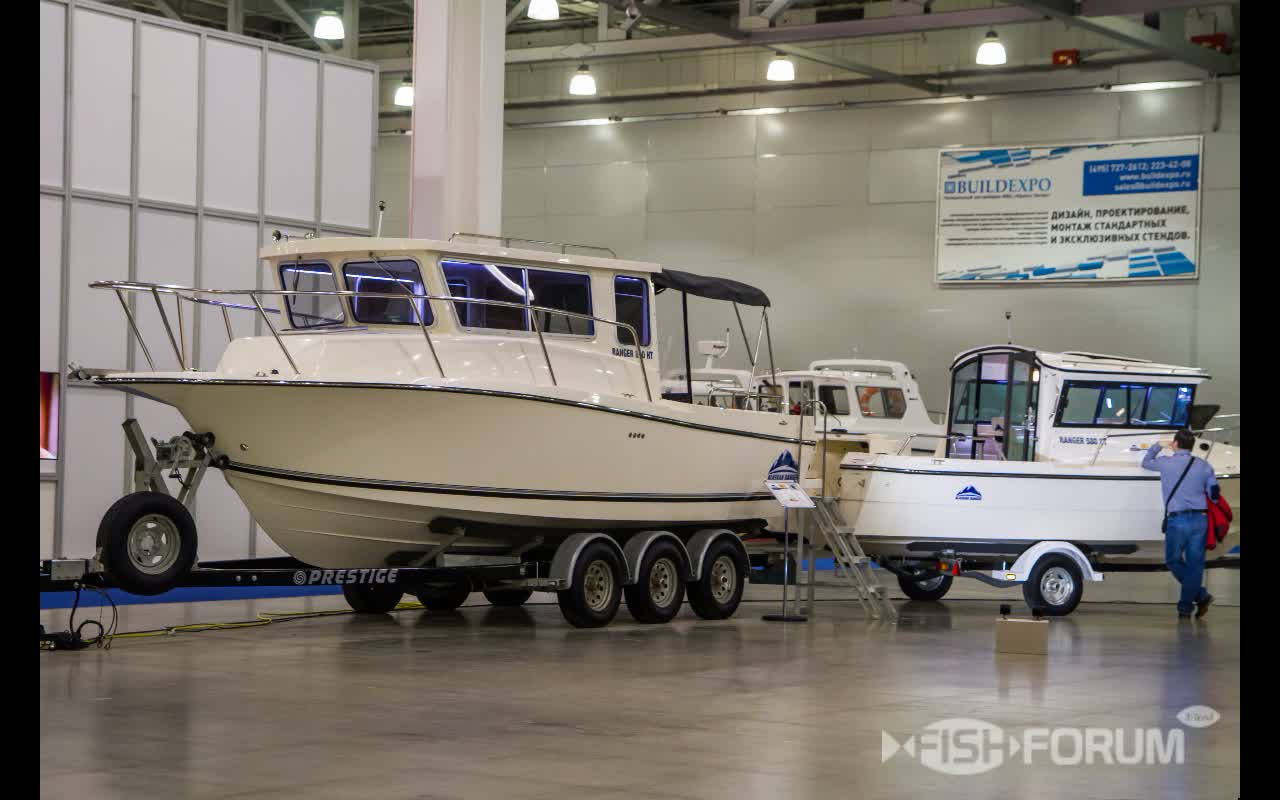 Красивый катер Ranger 860 HT (Рейнджер 860 ЭйчТи)