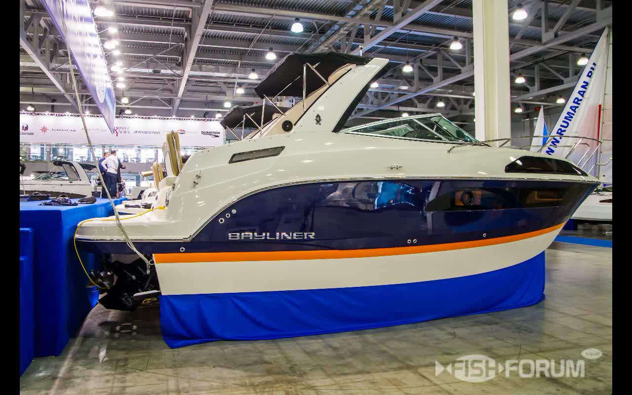 Круизный катер от компании Bayliner (Бэйлайнер)
