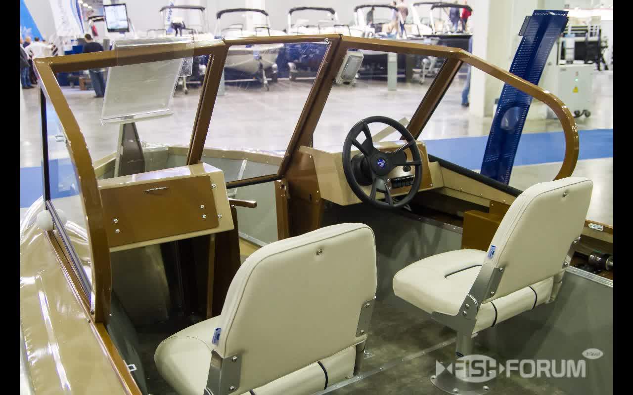 Моторная лодка Салют NewLine 460 (Ньюлайт 460) (3)
