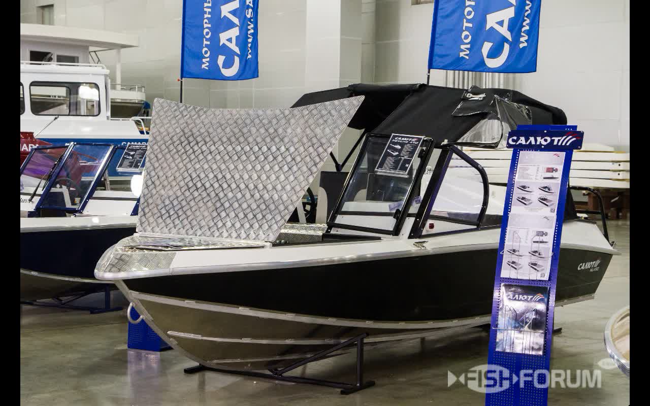 Моторная лодка Салют NewLine 490 (Ньюлайт 490) (2)