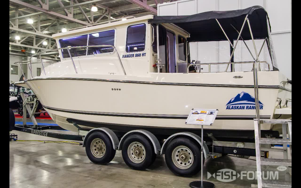 Надежный катер Ranger 860 HT (Рейнджер 860 ЭйчТи)