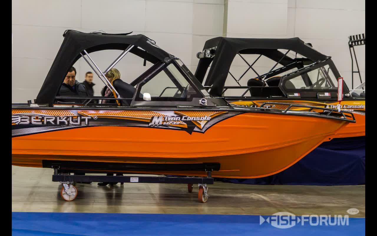 Надежный катер серии М-Twin Console от Berkut (Эм-Твин Консол от Беркут) (1)