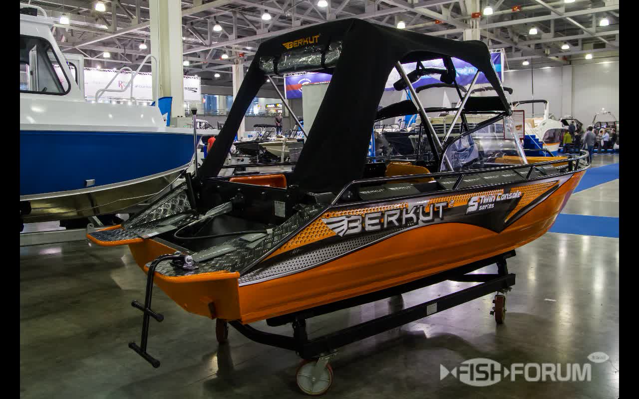 Надежный катер серии S-Twin Console от Berkut (Эс-Твин Консол от Беркут) (2)